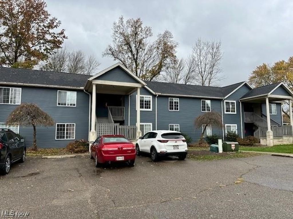 Photo of 1898 Springfield Lake Boulevard #205, Akron, OH 44312 (MLS # 5182703)