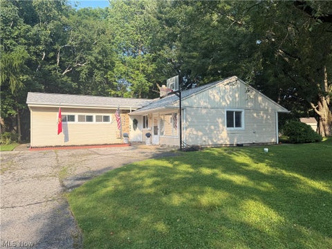 Photo of 6407 Newland Road, Parma Heights, OH 44130 (MLS # 5236839)