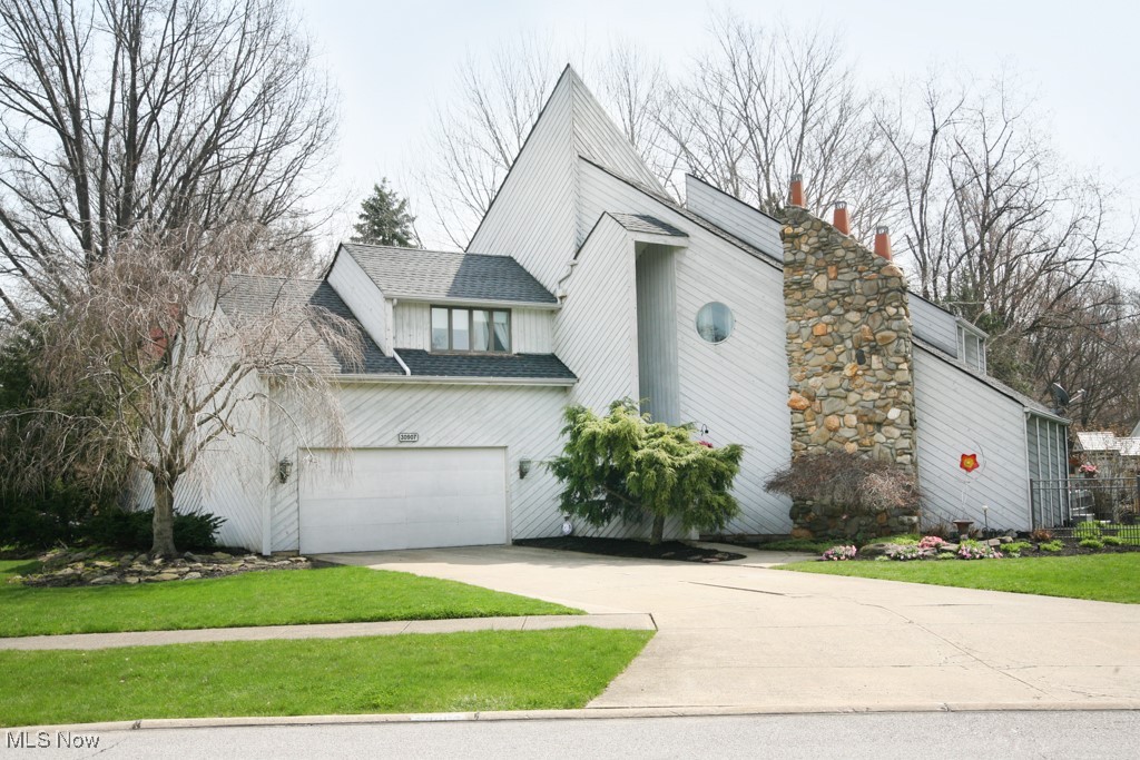 30907 Arlington Circle, Bay Village, Ohio image 1