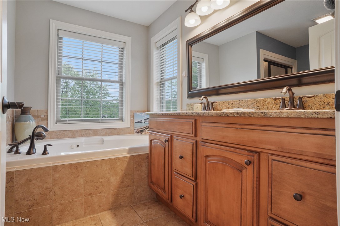 1302 Hillandale Drive, Akron, Ohio image 22
