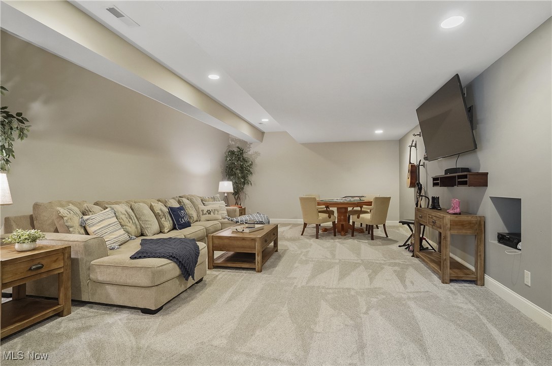 1302 Hillandale Drive, Akron, Ohio image 37