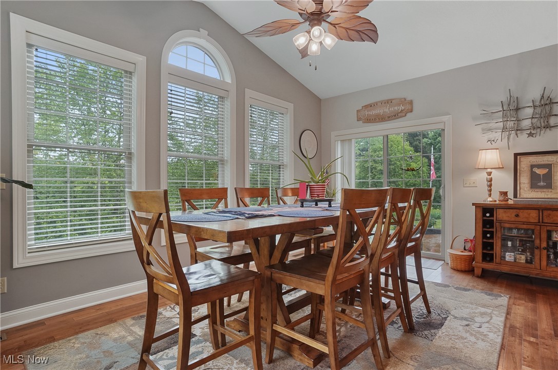 1302 Hillandale Drive, Akron, Ohio image 12