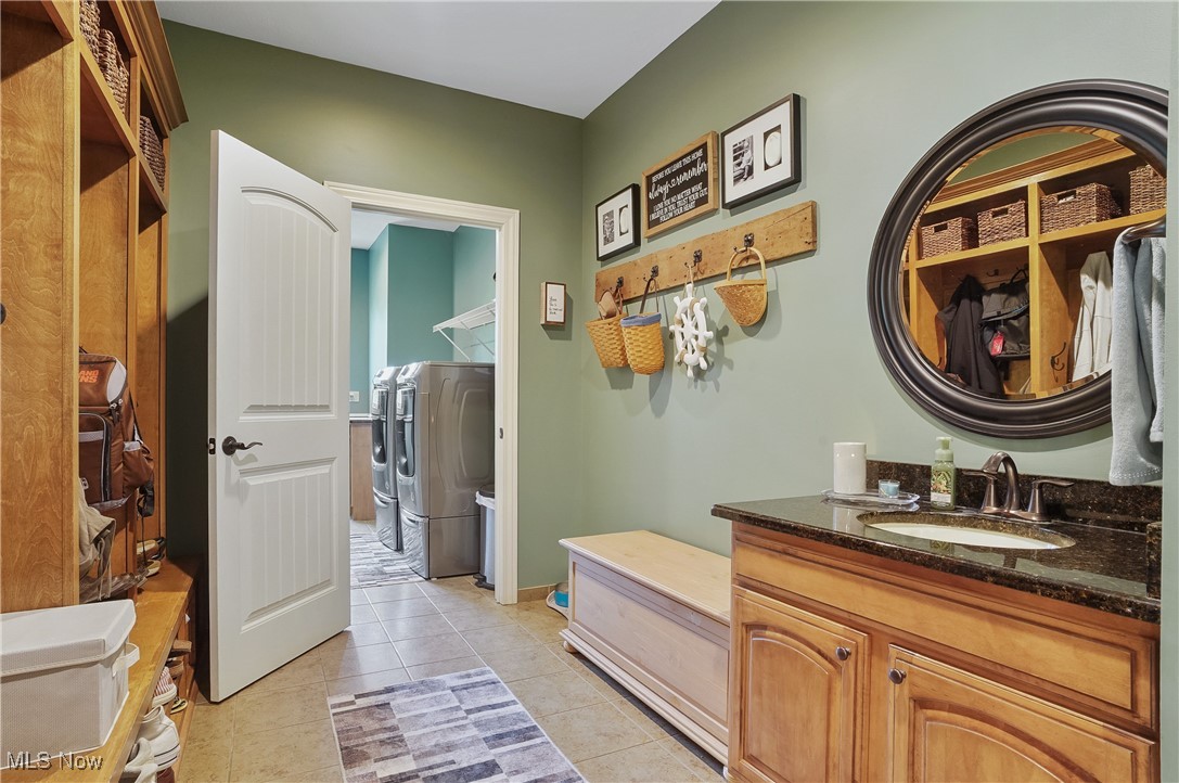 1302 Hillandale Drive, Akron, Ohio image 17