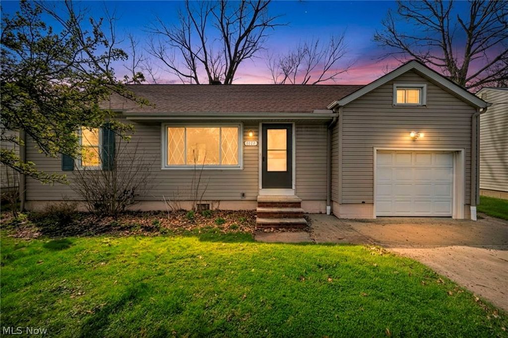 Photo of 3144 Lost Nation Blvd Rd, Willoughby, OH 44094 (MLS # 5198468)