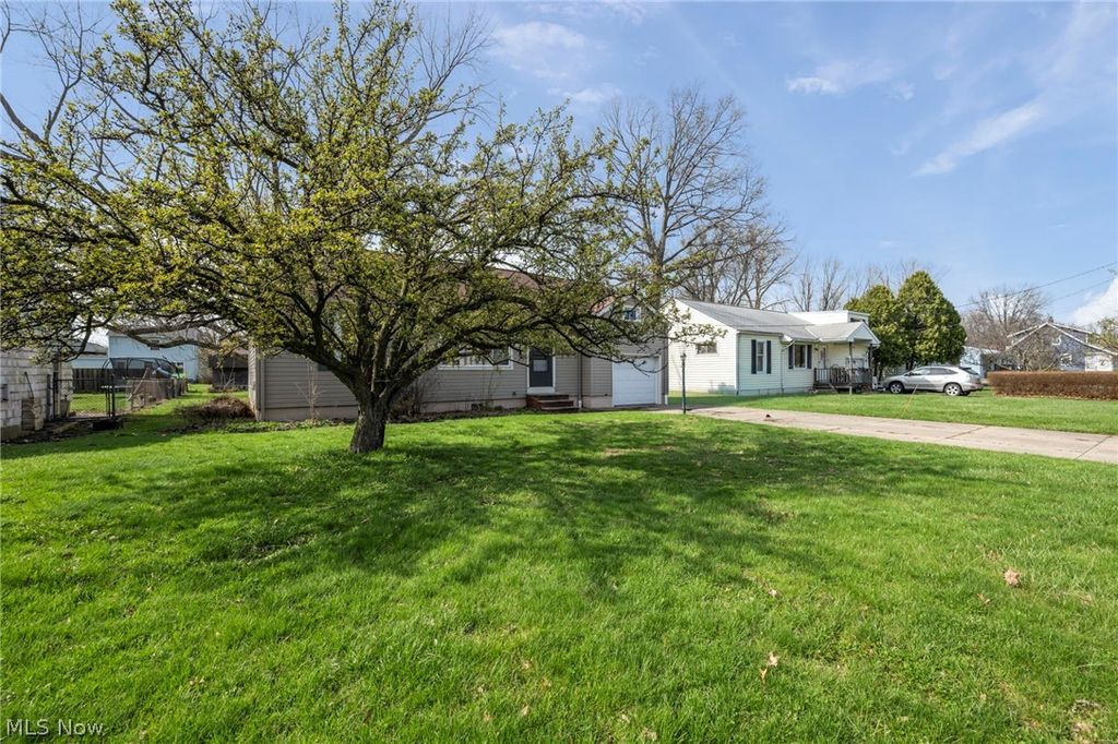 Photo of 3144 Lost Nation Blvd Rd, Willoughby, OH 44094 (MLS # 5198468)
