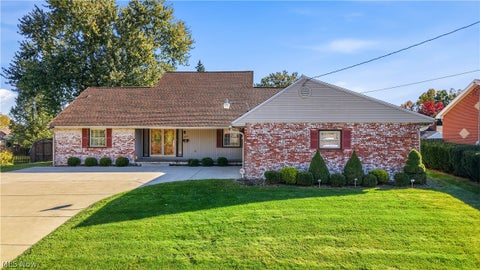 Photo of 19 Homestead Place, Campbell, OH 44405 (MLS # 5255544)