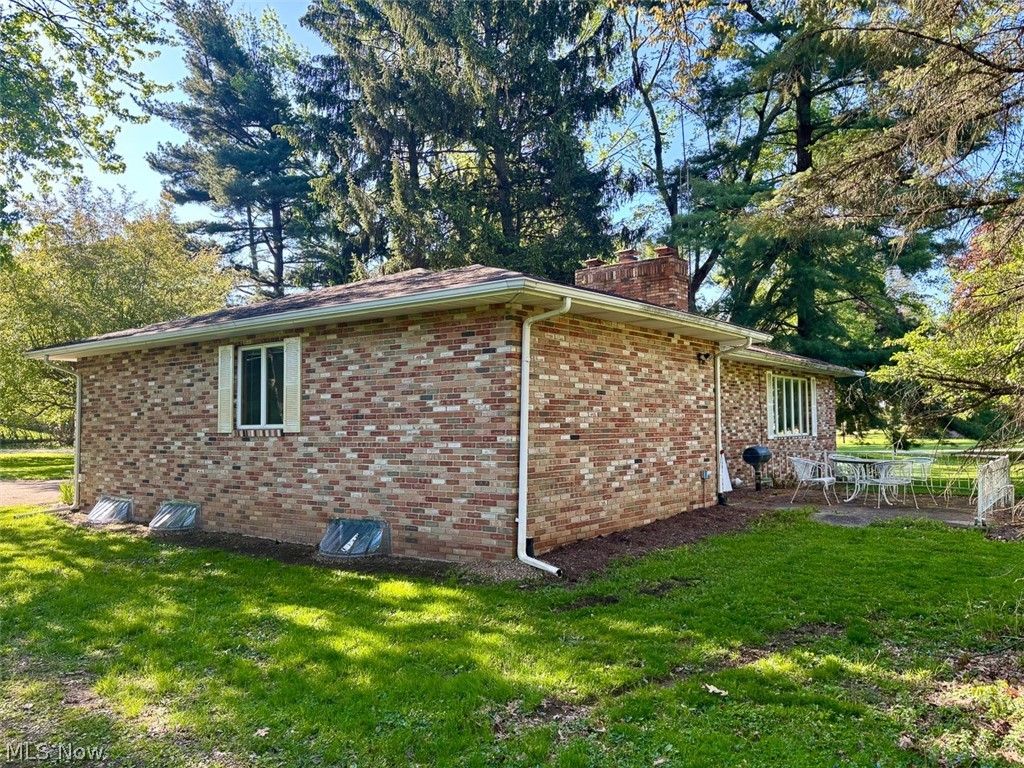 Photo of 1591 Elberta Avenue SW, North Canton, OH 44709 (MLS # 5211827)