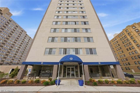 Condo For Sale - 12520 Edgewater Drive #1009<br/> Lakewood, OH 44107