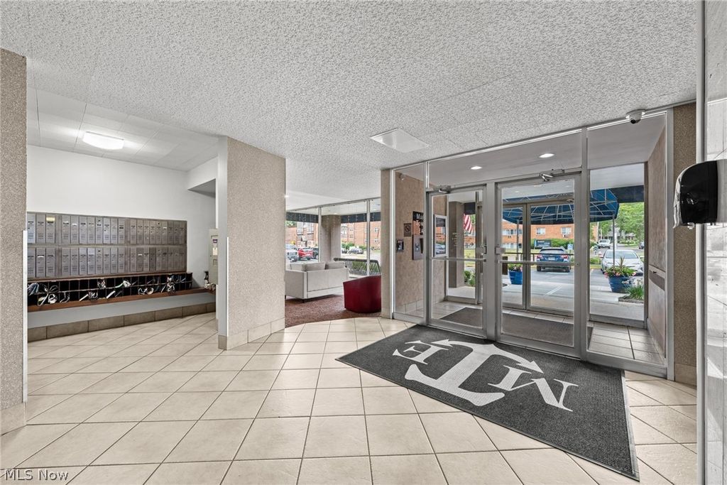 Photo of 12520 Edgewater Drive #1009, Lakewood, OH 44107 (MLS # 5205142)