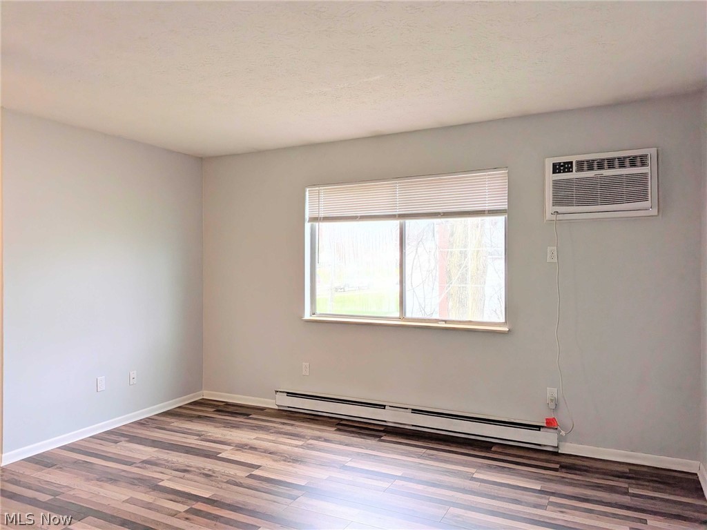 Village/Minerva - Commercial Sale