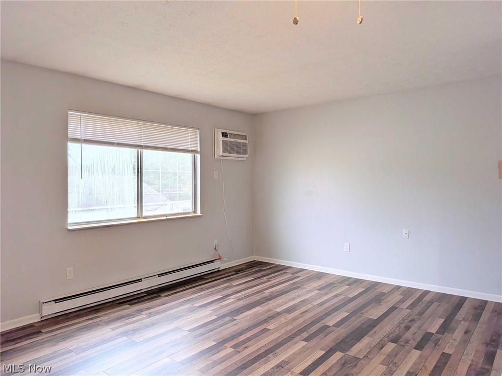 Village/Minerva - Commercial Sale