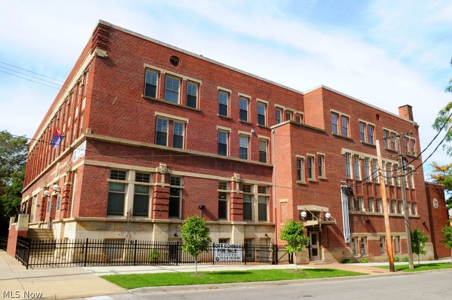 Welcome to Franklin Lofts! Ohio City's Historic YMCA is reborn in the form of TAX ABATED luxury loft spaces and townhomes that truly
must be seen to believe. Historic architectural design is married with modern finishes to create some truly remarkable spaces. The best
part is the flexibility. Due to the openness of the space, the builder allows you the ability to create your dream home exactly how you
imagine it. These dynamic open areas offer wood floors, high ceilings, massive windows and your choice of granite, tile, lighting,
appliances color and much much more. Other features include W/D hookup, A/C, covered parking, common areas and outdoor spaces.
All right in the middle of Ohio City, Cleveland's premier artisan district, home to some of the city's best restaurants and breweries as
well as shopping and markets. Located 5 minutes from downtown and 15 minutes from The Cleveland Clinic and Case, it is hard to go
wrong.