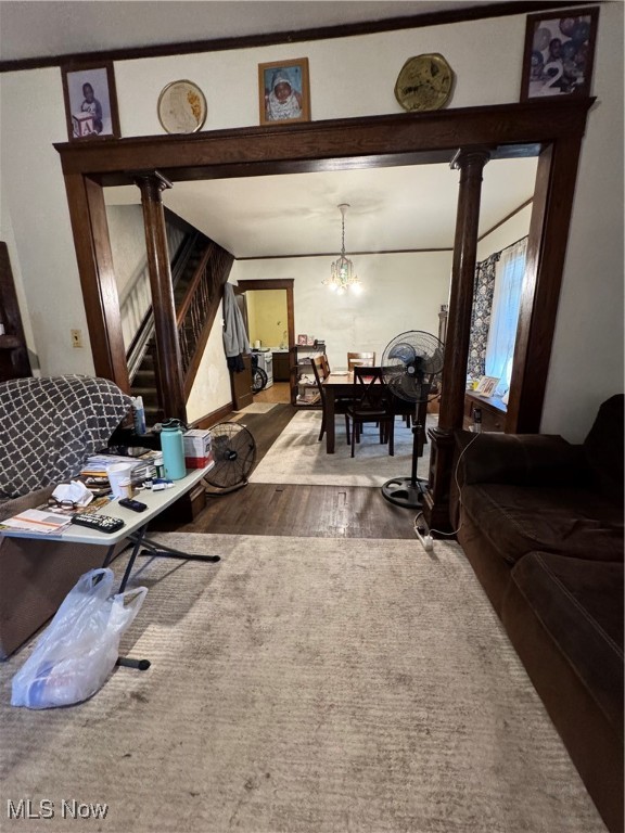 Main image without alt text