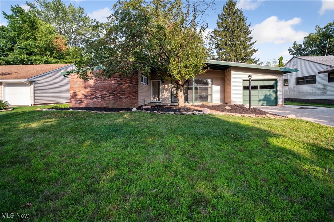 Welcome to 6683 Sherborn Road, Parma Heights, OH 44130!
This charming 3-bedroom, 1.5-bathroom ranch home is move-in ready with plenty of new updates. It features an open floor plan with new windows, a new roof, and new vinyl siding. Inside, you'll find fresh paint and new flooring throughout. The kitchen and both bathrooms have been fully renovated with modern touches.
Relax in the family room by the cozy fireplace, or enjoy the vaulted ceilings in the living room. Step out onto the enclosed back patio, perfect for outdoor gatherings. The home also comes with updated electrical and a new central air system for your comfort.
Don't miss your chance to own this beautifully updated home in a great location!