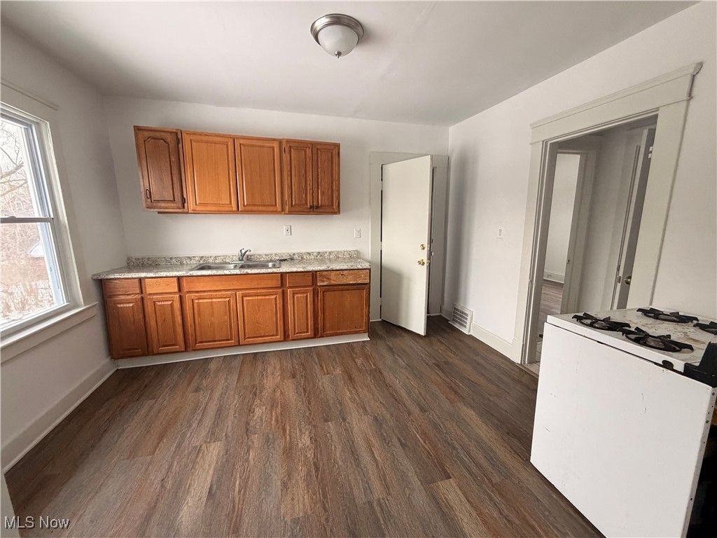 Photo of 9521 Mount Auburn Avenue, Cleveland, OH 44104 (MLS # 5177867)