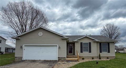 Homes For Sale - 9825 Struthers Road<br/> Mahoning County, New Middletown, OH 44442