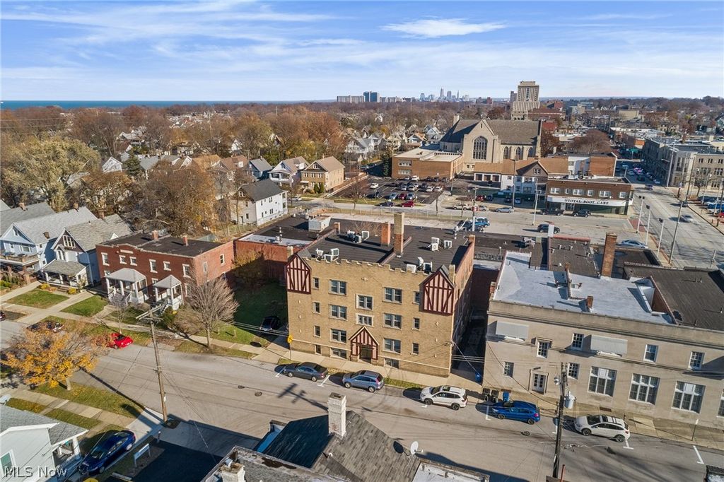 Photo of 1385 Cranford Avenue #12, Lakewood, OH 44107 (MLS # 5206671)