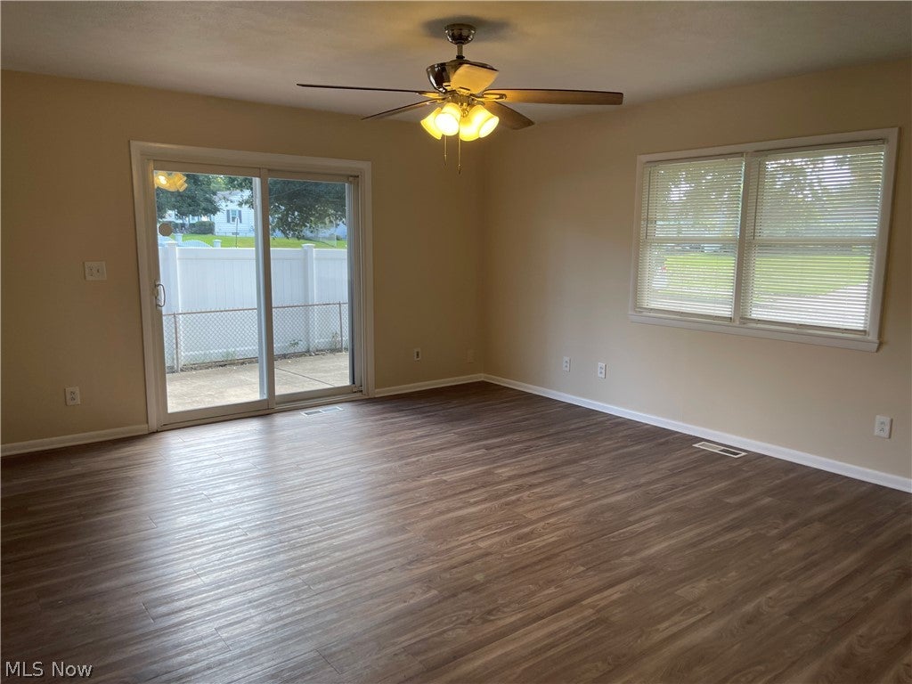 87 W Woodsdale Avenue