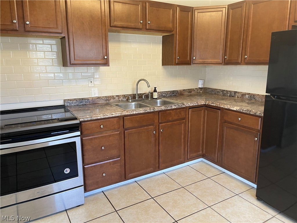 87 W Woodsdale Avenue