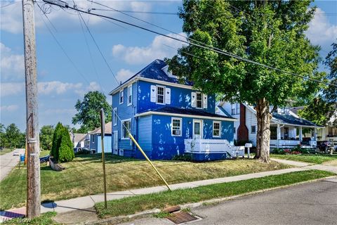 Tiny photo for 203 Hager Street, Hubbard, OH 44425 (MLS # 5190676)
