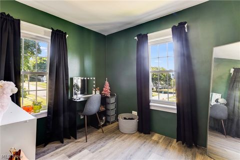 Tiny photo for 203 Hager Street, Hubbard, OH 44425 (MLS # 5190676)