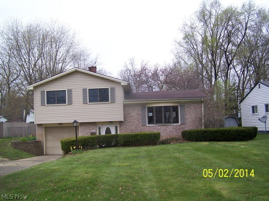 Surprising split level design with rear family room addition. Traditional 3 bedrooms and bath on upper level. Living room, dining room and kitchen on main level plus large family room with deck. Lower level laundry area and attached garage. oThe purchaser must be buying the home as their primary residence during the initial 20 days of listing, without competition from investors. This property is eligible under the Freddie Mac First Look Initiative through 05/29/2014