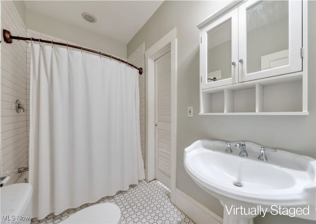 Henry Beach - Residential Lease