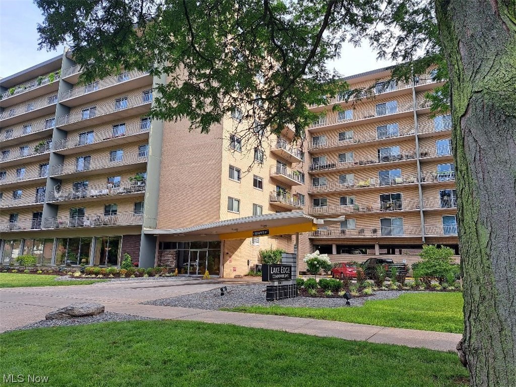 Lake Edge Condo's - Residential