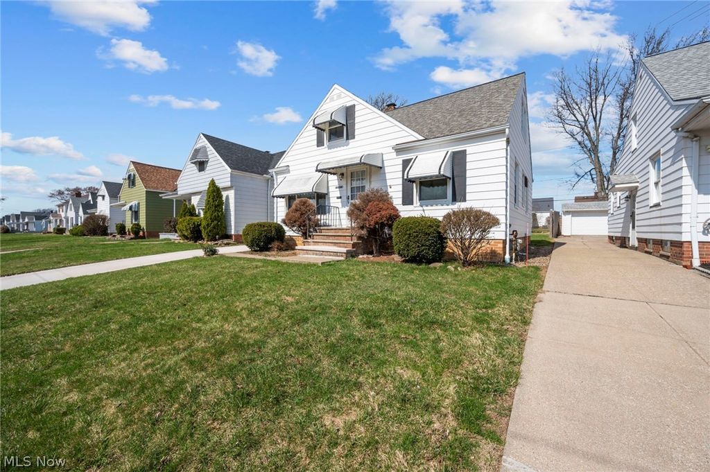 Photo of 13019 Darlington Avenue, Garfield Heights, OH 44125 (MLS # 5193633)