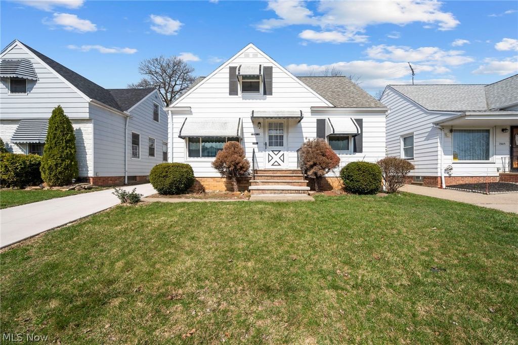 Photo of 13019 Darlington Avenue, Garfield Heights, OH 44125 (MLS # 5193633)