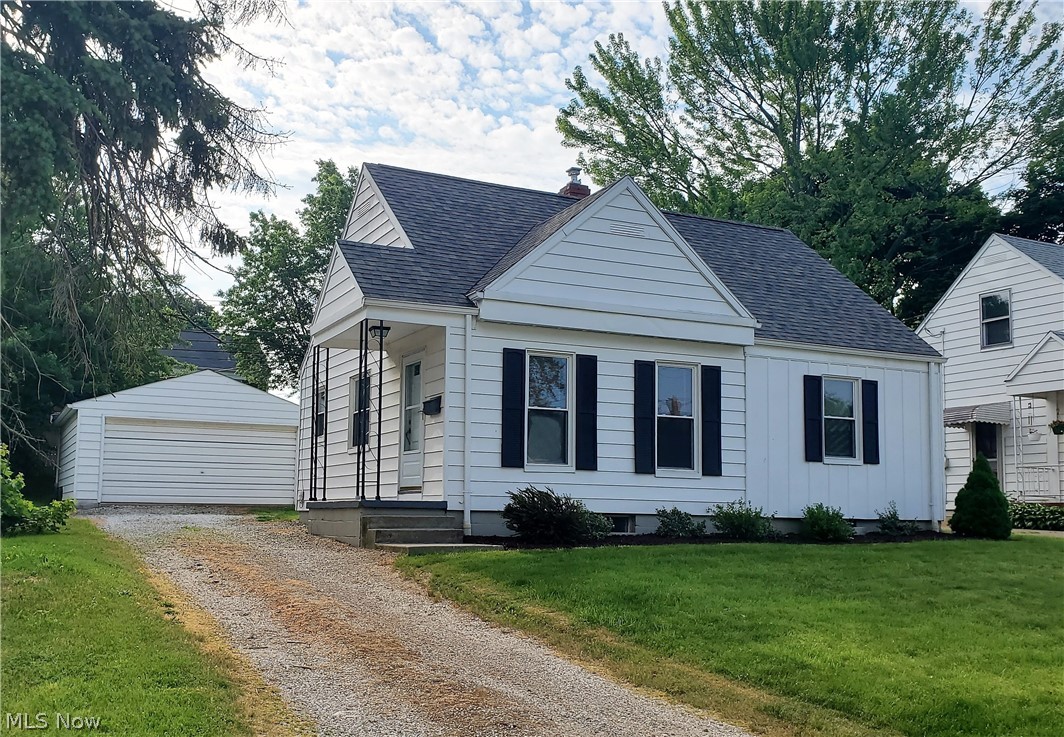 Meticulously maintained and super clean & cute! Move in ready 2 bedroom ranch offers fresh paint, updated bathroom, nice partially finished basement. Other updates include Air Conditioning - 2018, Electrical updated and new carpet – 2017; Hot Water Tank – 2016, Windows replaced – 2011, Roof - 2008.
Don't wait on this gem!