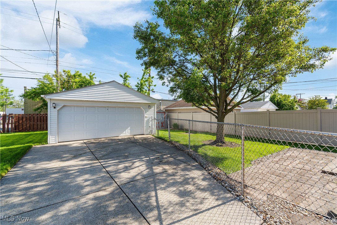 5602 Merkle Avenue, Parma, Ohio image 35