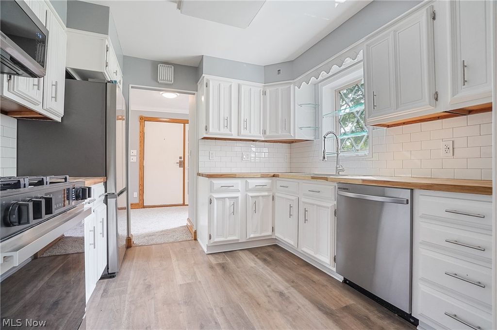Photo of 4160 Columbia Road, North Olmsted, OH 44070 (MLS # 5212079)