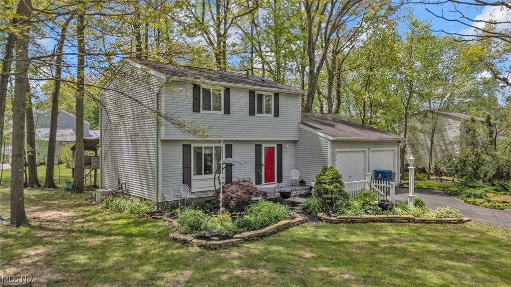 Photo of 1620 Sapphire Drive, Hudson, OH 44236 (MLS # 5179095)