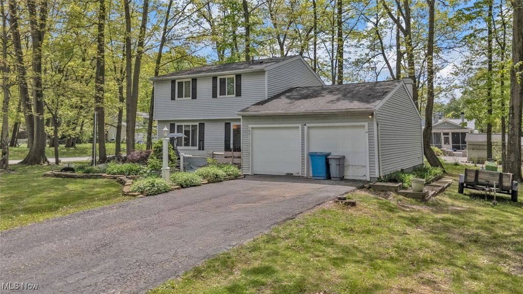 Photo of 1620 Sapphire Drive, Hudson, OH 44236 (MLS # 5179095)