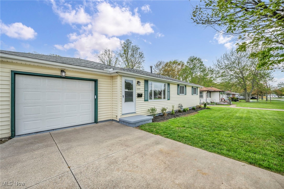 1243 Westwood Drive, Lorain, Ohio image 4