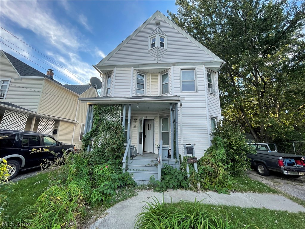 Completely renovated 2 bedroom apartment in Clevelands West Boulevard neighborhood. Freshly painted, with new flooring, fridge and range included.Rental requirements:Credit score of 600+. 500 - 600 is considered conditional.Less than 3 items in collections, excluding student loan and medical. Monthly income of 2.5 times the amount of the monthly rent.Thorough Eviction Check. $50 Non Refundable App Fee for all Adults who will be occupying the property.Applications can only be completed online.Typical Security Deposit equivalent to one months rent, pending results of background checks. Tenants must have the electric and gas transferred into their name and obtain renters insurance prior to receiving keys to the property.