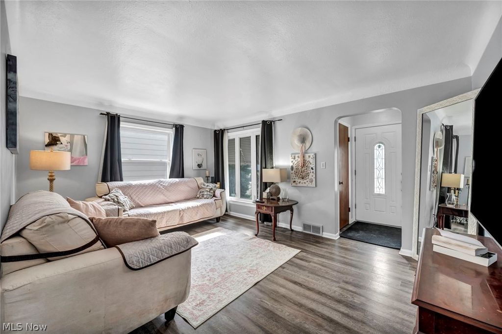 Photo of 6133 W 54th Street, Parma, OH 44129 (MLS # 5193387)