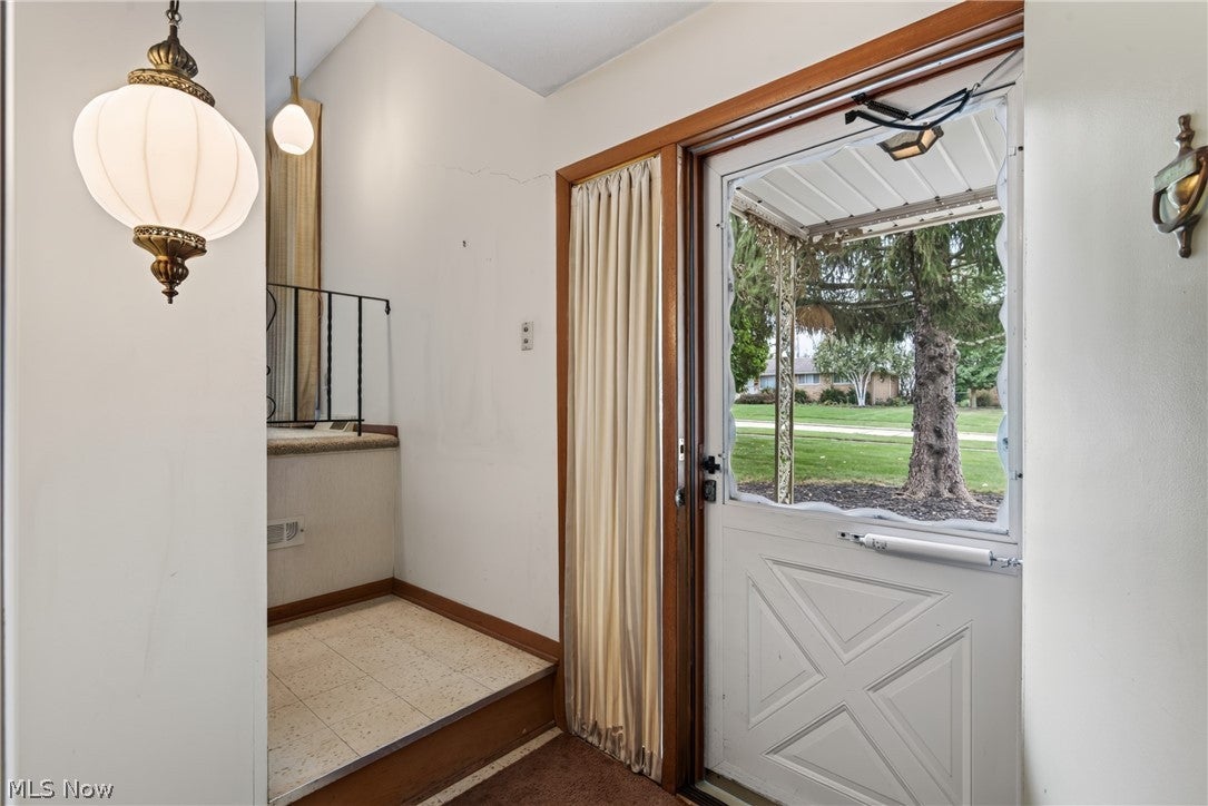 5715 Skyline Drive