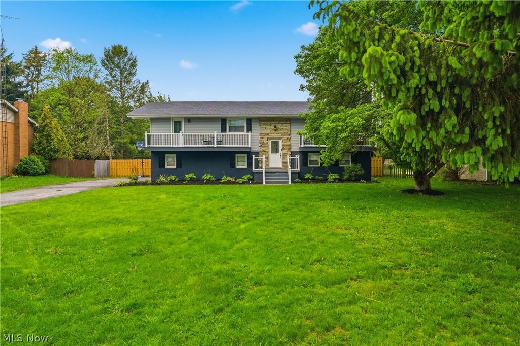 Photo of 6727 Amsel Avenue NE, Canton, OH 44721 (MLS # 5207613)