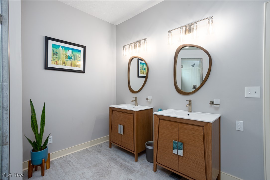 6047 Meadow Lake Drive, Medina, Ohio image 18