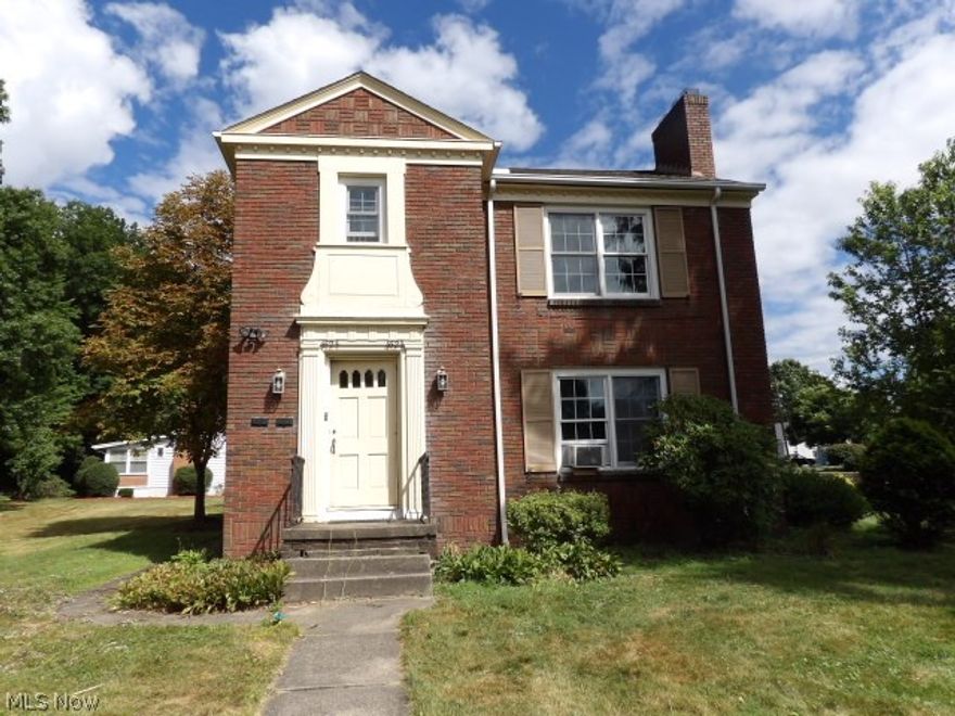 Charming 2 Bedroom, 1 Bath duplex located in Boardman!! Boardman Local School District. Second floor apartment with a shared detached garage, living room w/fireplace, kitchen w/appliances, formal dining room, and basement with washer and dryer hook-ups. This will not last long MOVE IN READY! Monthly rent is $565.00 plus gas and electric. Full deposit and first months rent required. No pets or smoking permitted. MUST SEE!