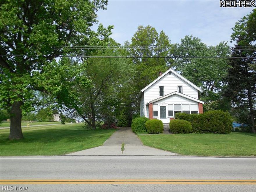 Value is in the Land! 1 Acre .. This property has a lot of potential, could be rehabed, could be split into possible  building lots, possible rezone for commercial use! In Area of new homes,but ideal location with easy access to all major highways. Currently still in Wadsworth twp. Call today .