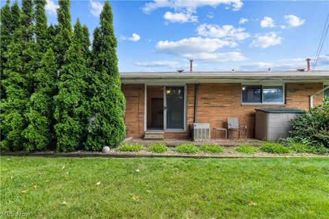 Condo For Sale - 21884 River Oaks Drive<br/> Rocky River, OH 44116
