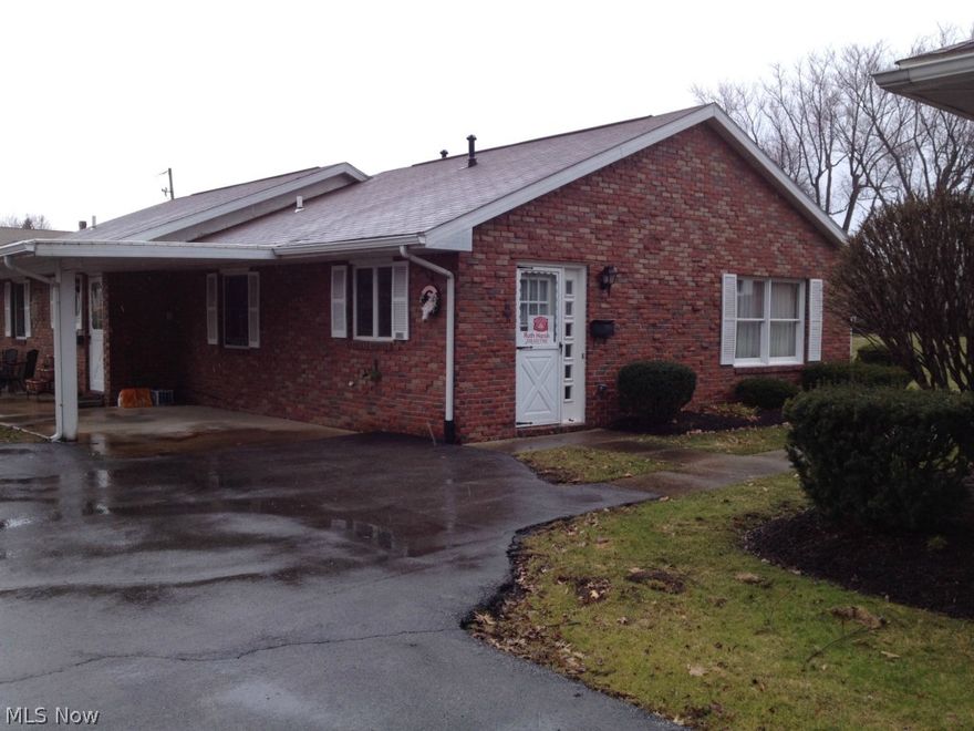 Great unit at Windsor Square. Brick condo, nice living room, eat in kitchen, two bedrooms.