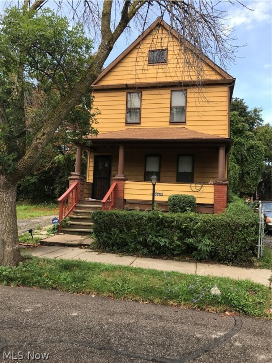 3bedroom,1.5bath, home for owner occupant or investor ,large colonial,lots of space throughout house,half bath on the first floor. plenty of closet space convenient to hospitals,elementary school across the street,very close to many amenities. Great for rental property move tenant right in and collect rent.