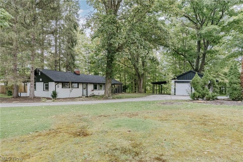 Homes For Sale - 18535 Geauga Lake Road<br/> Chagrin Falls, OH 44023