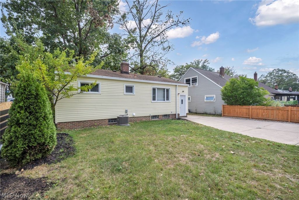 Photo of 24000 Knickerbocker Road, Bay Village, OH 44140 (MLS # 5201163)