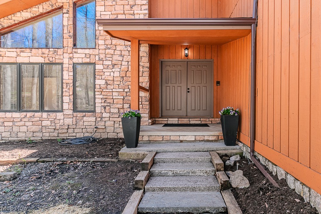 11191 Winding Brook Lane, Chesterland, Ohio image 2