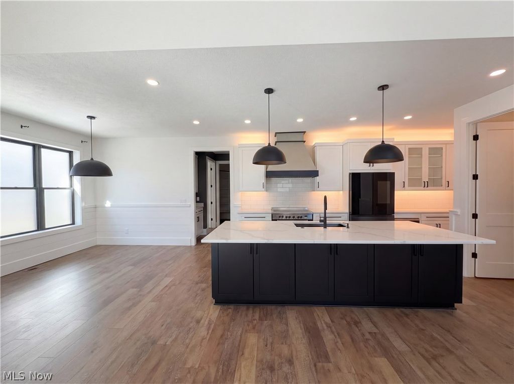 Photo of 560 Red Oak Lane, Bay Village, OH 44140 (MLS # 5191562)